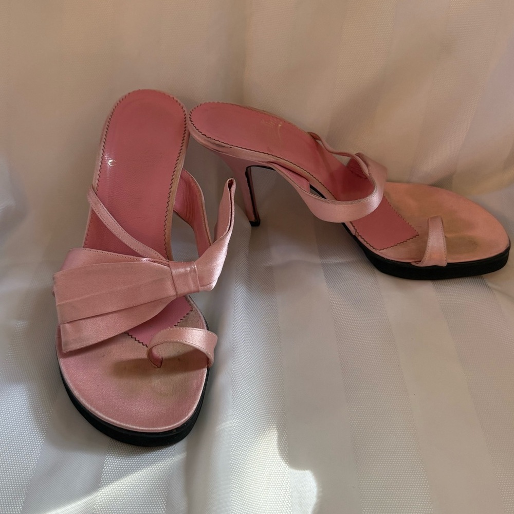 Christian Louboutin - Excellent - Elyse Satin Pink Heels